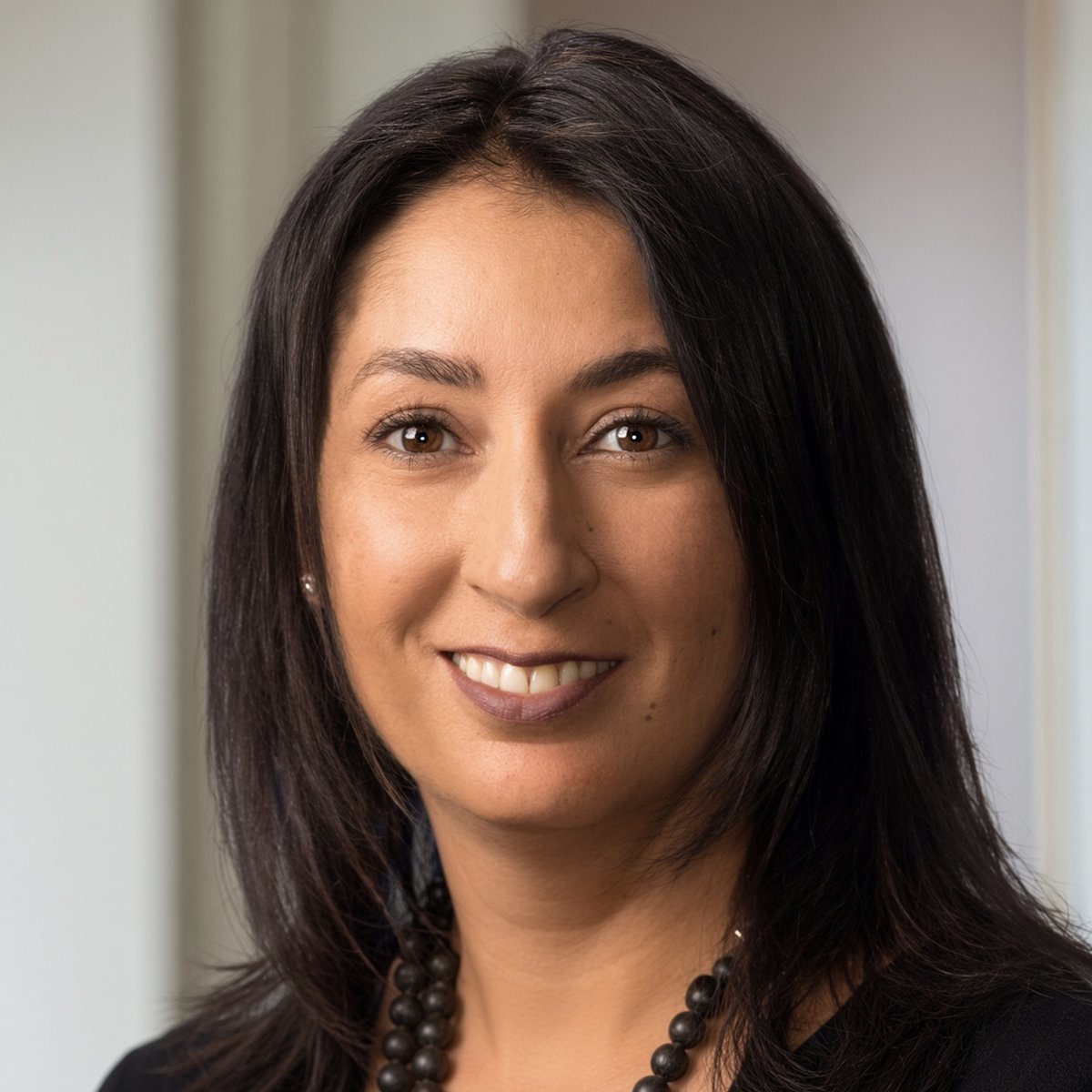 Portrait of Lisa Mantil smiling.