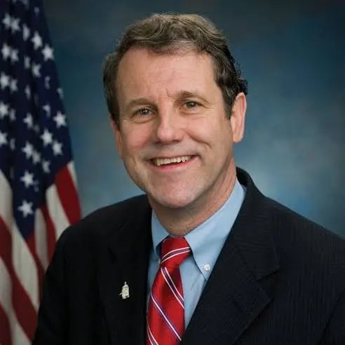 Official portrait of Sherrod Brown in front of an American flag.